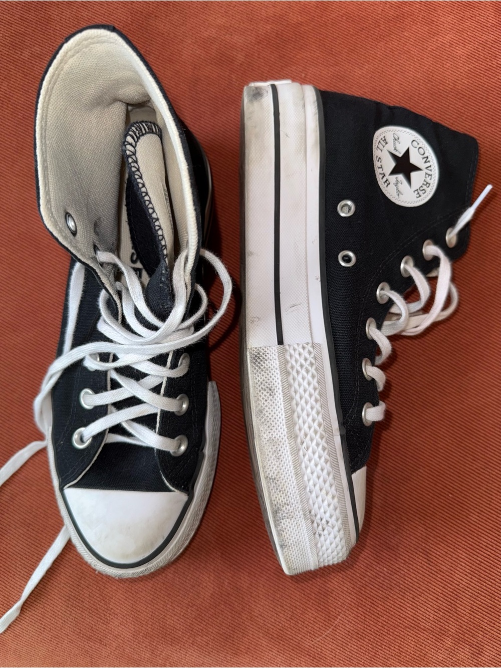 Converse (6.5) Black & White High Top Sneakers